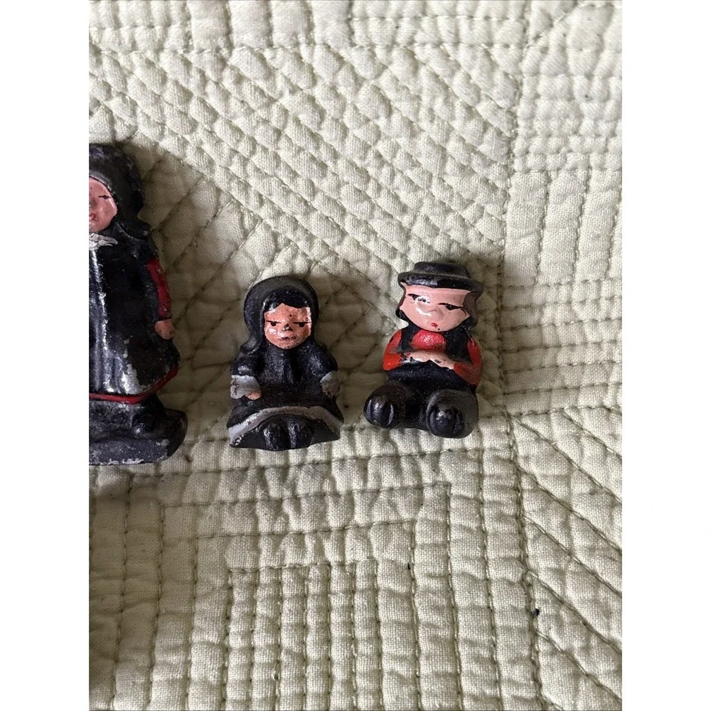 Vintage Wilton Miniature Cast Iron Amish Family Figurines Set of 6 w/wagon
